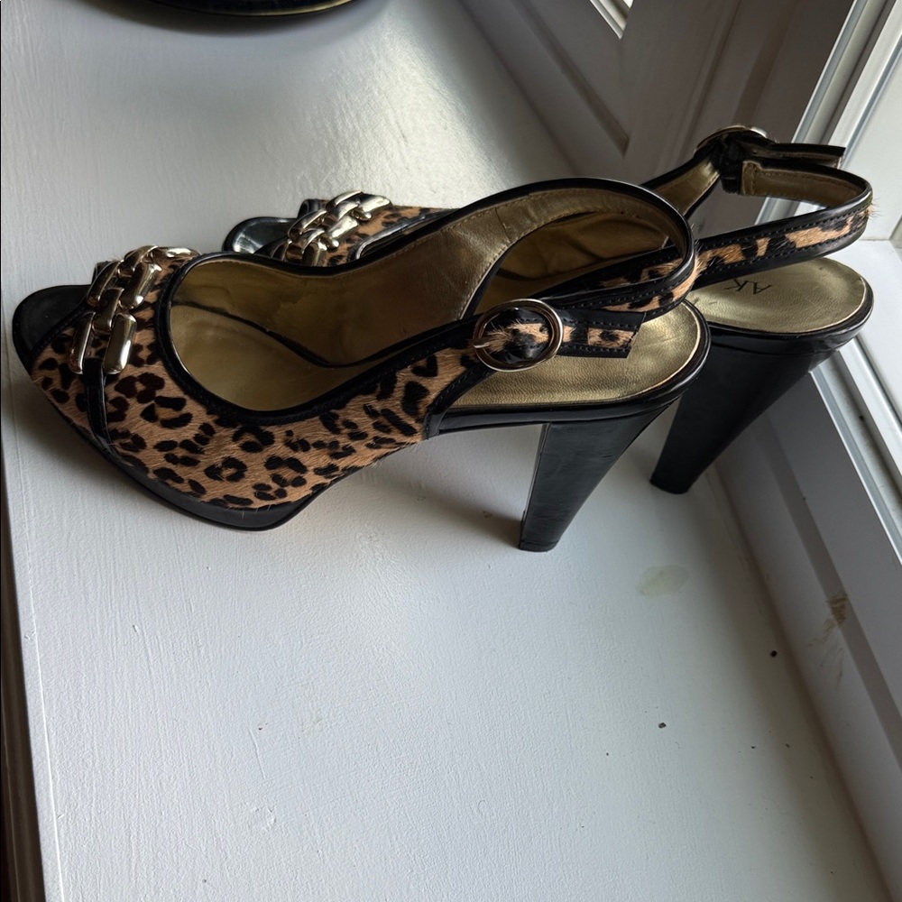 Anne Klein Black and Gold Leopard Heels - Picture 4 of 13